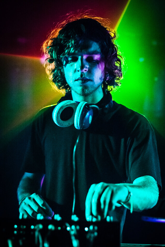DJ