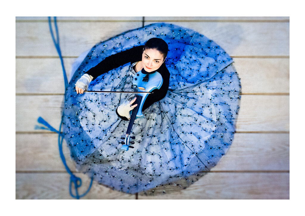 112 The Violin Player